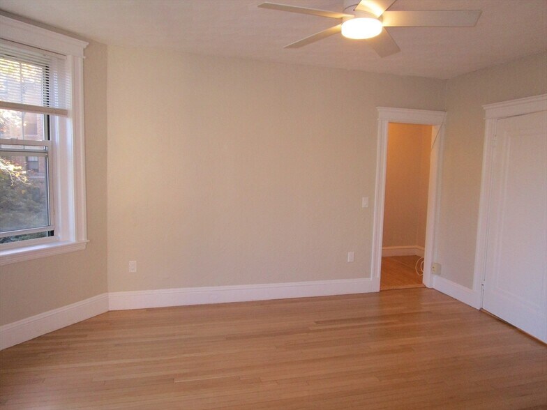 Building Photo - 122 Riverway