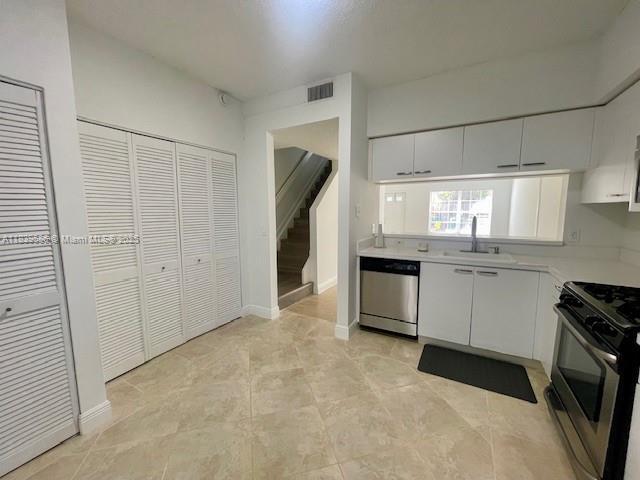 Building Photo - 7872 Sanibel Dr