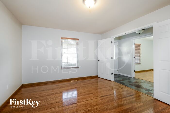 Building Photo - 1530 Froesel Dr