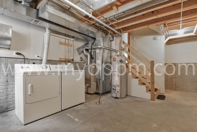 Building Photo - Coming Soon! Inviting 2+ Bed / 2 Bath Home...