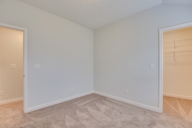 Building Photo - 926 Holbrook Dr