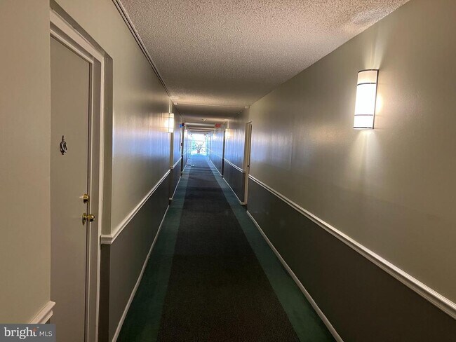 Building Photo - 46 Township Line Rd