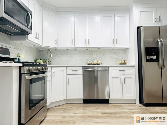 Building Photo - 16 Gerard Pl