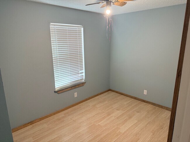 Building Photo - 663 Duke Ave