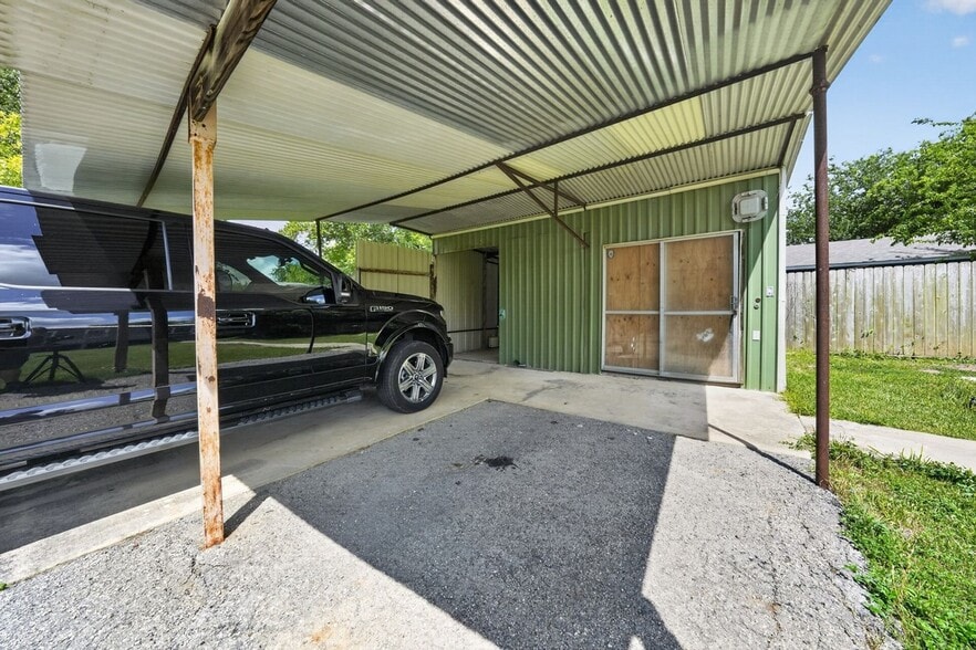 Building Photo - 9303 Redfish Dr