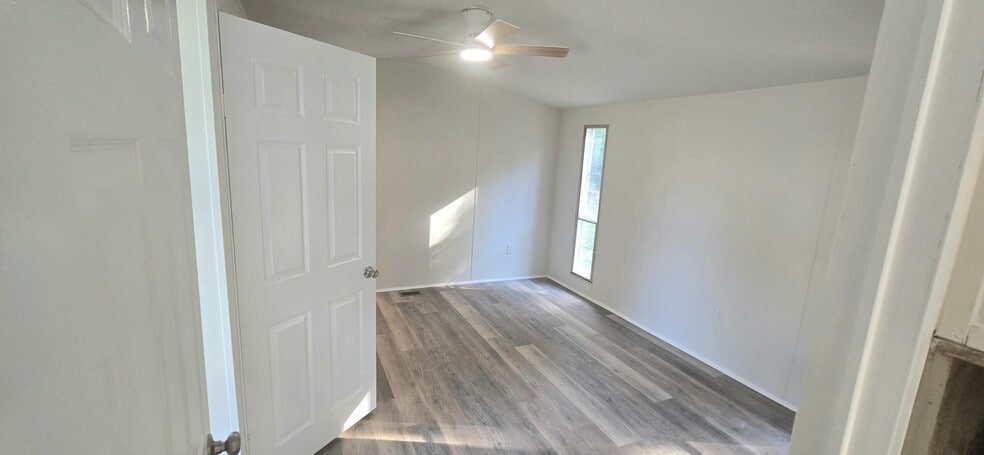 Building Photo - 968 Cy Cir