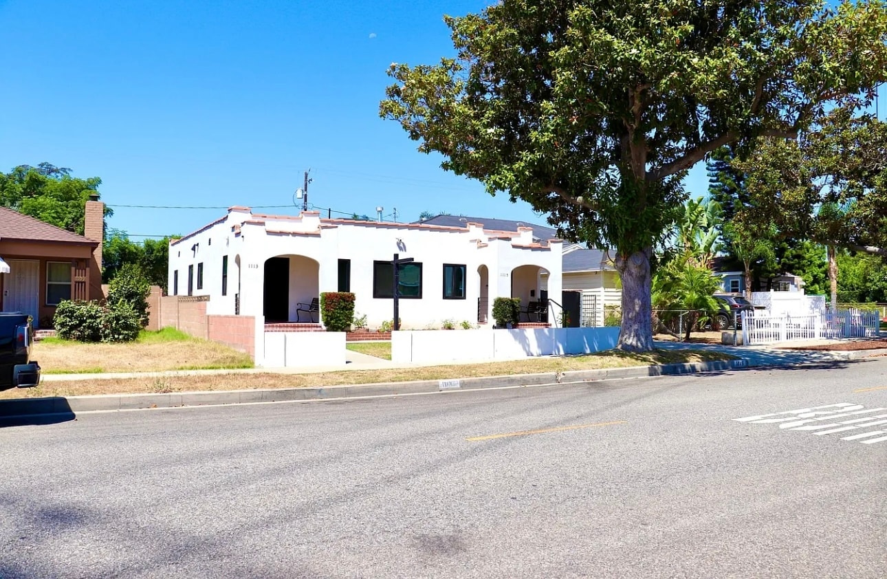 Building Photo - 1113 N Pass Ave
