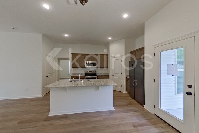 Building Photo - 105 Salvat Dr