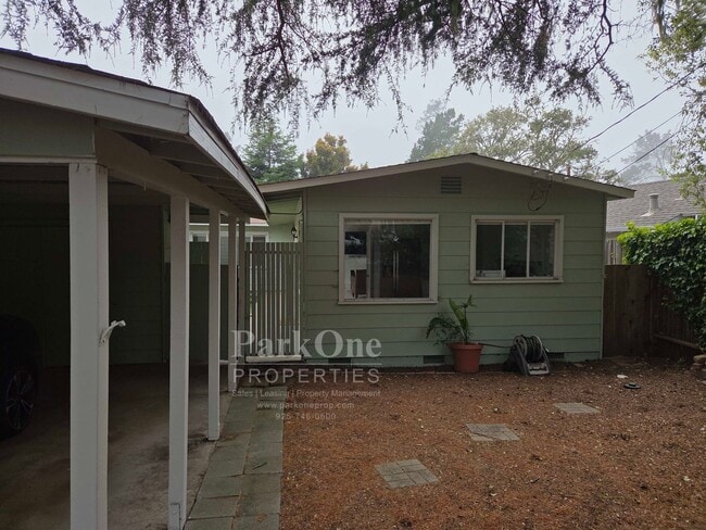 Building Photo - Super Cute Carmel Home Available for Long ...