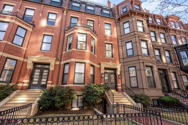Building Photo - 341 Beacon St