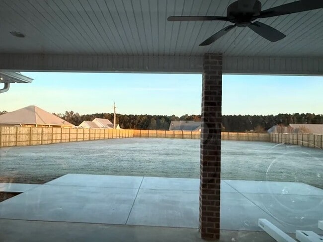 Building Photo - 300 N Rayleigh Dr