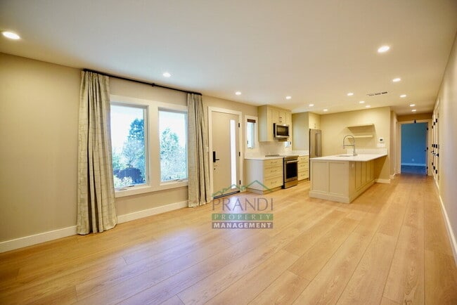 Building Photo - 62 Dunfries Terrace