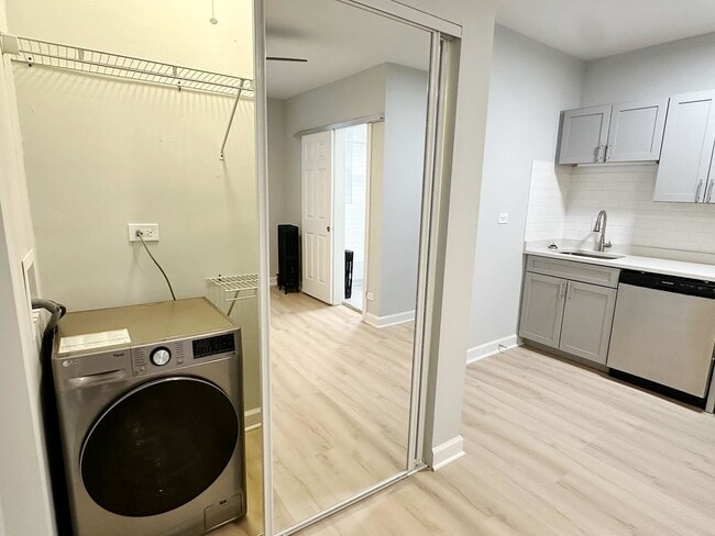 Building Photo - 5710 N Winthrop Ave