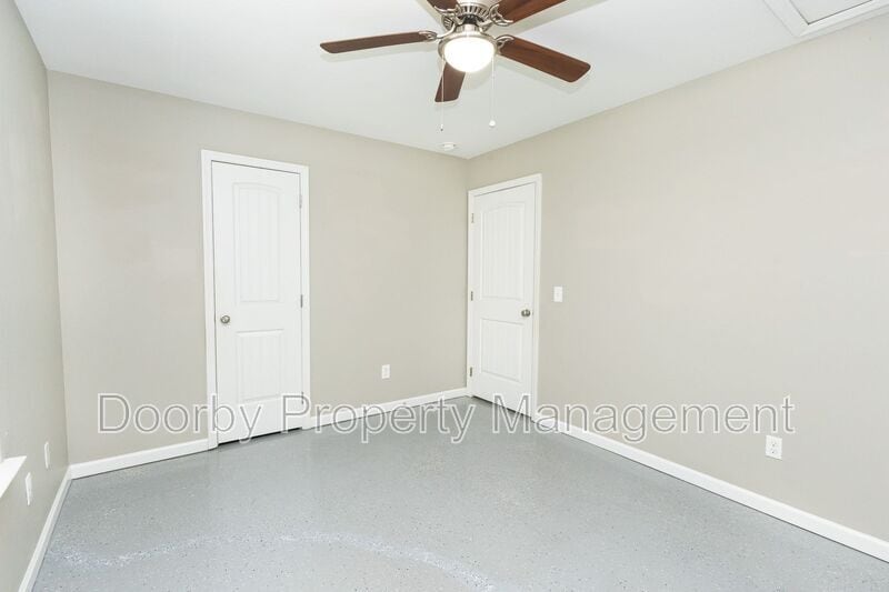 Building Photo - 3850 Youngstown Rd