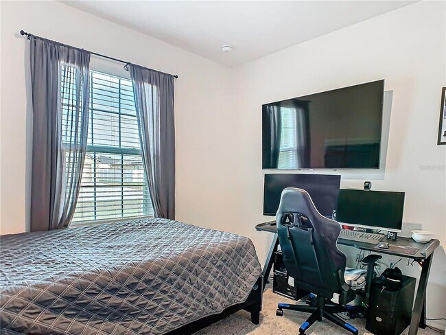 Building Photo - 208 Goldenrod Ln