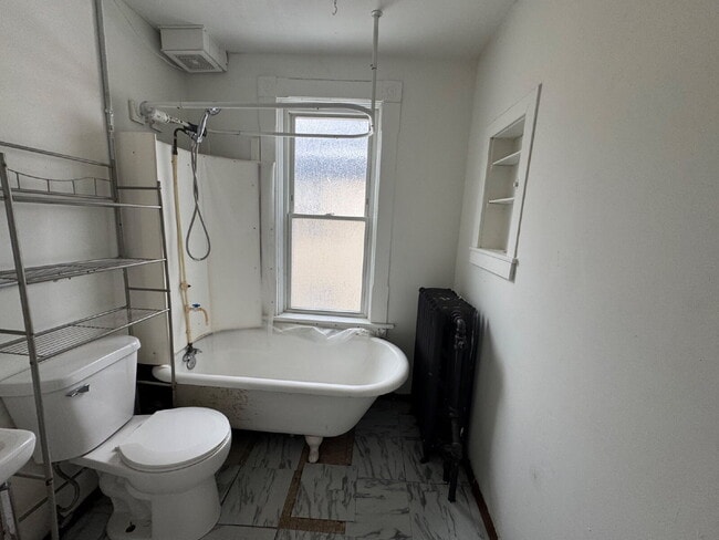 Building Photo - Upper level 3-Bed Duplex with Hardwood Elegance & 2 Baths in North Minneapolis!