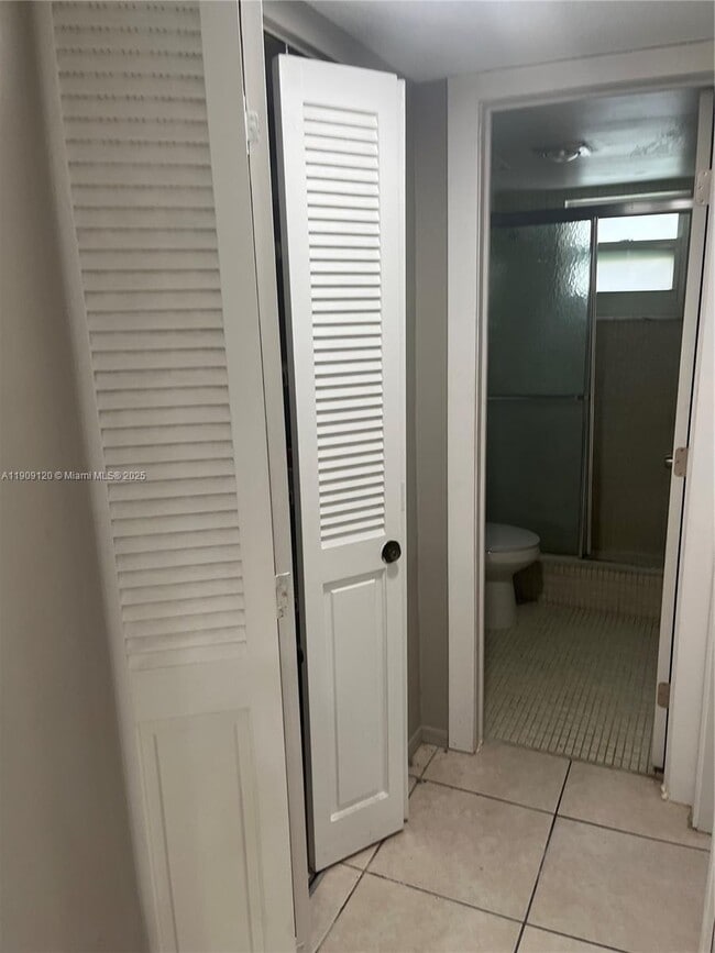 Building Photo - 100 Ashbury Rd