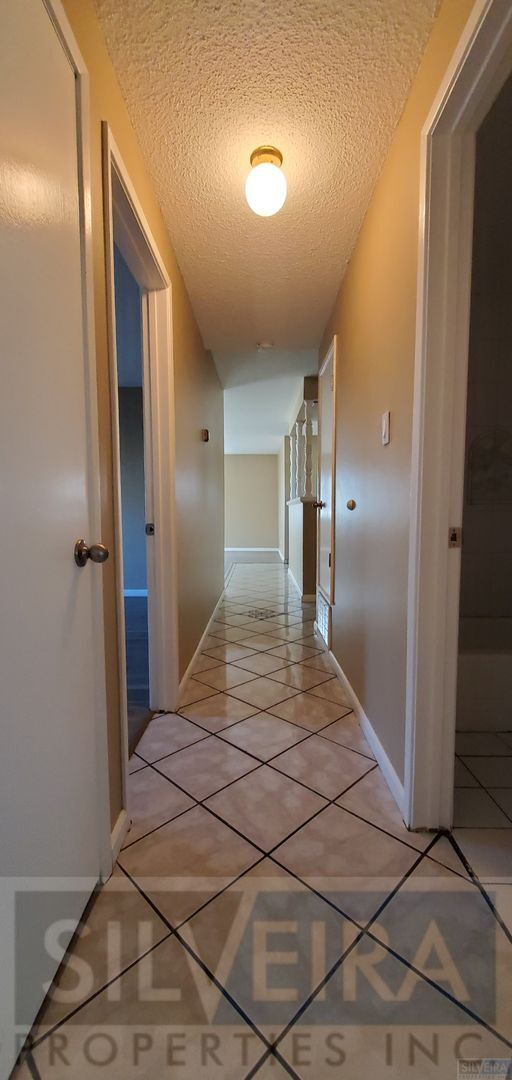 Building Photo - 1642 N Russell Ave