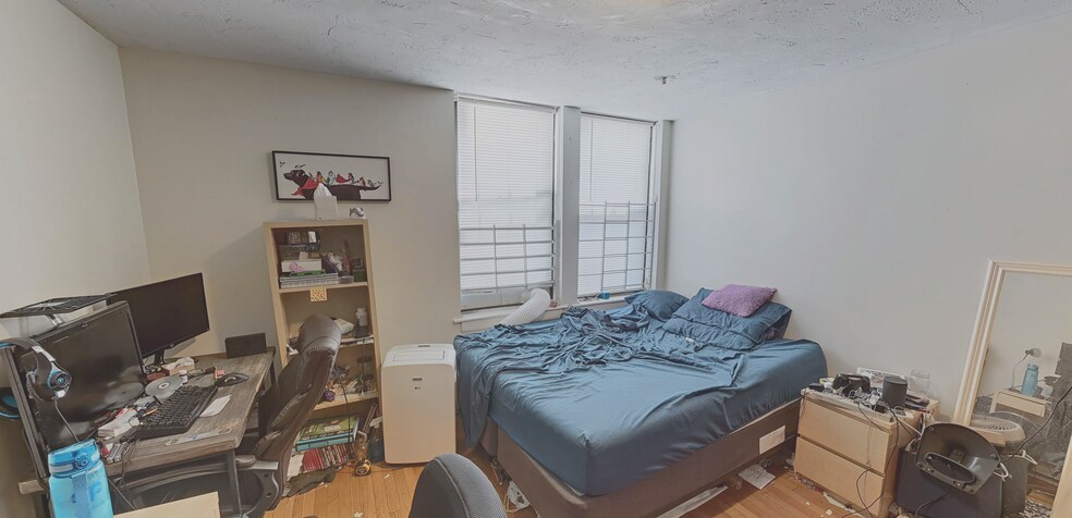 Building Photo - 52 Queensberry St