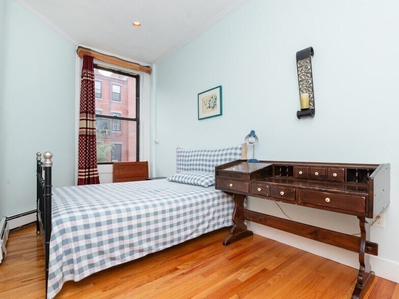 Building Photo - 275 Beacon St