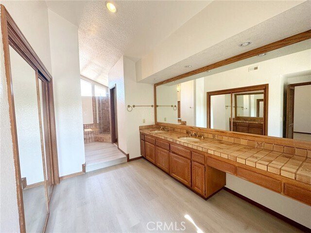 Building Photo - 2230 E Vista Mesa Way