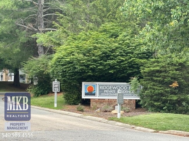 Building Photo - 2527 Gatehouse Ln
