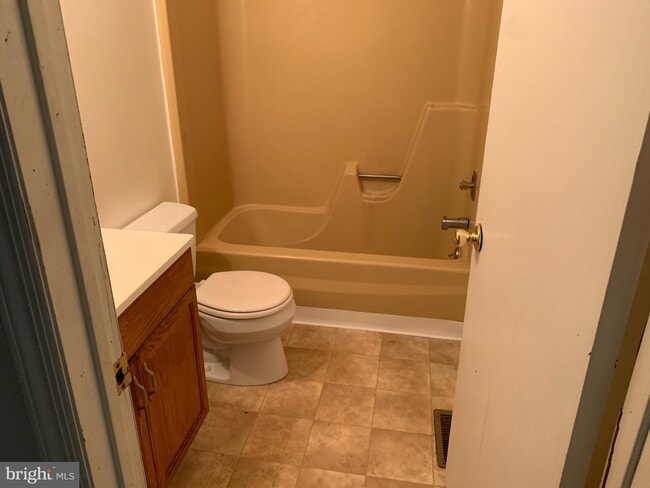 Building Photo - 25-26 Deedre Ln-