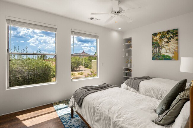Building Photo - 630 Mountain Shadows Dr
