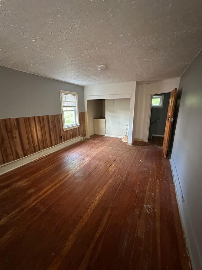 Building Photo - **Coming Soon!** Spacious Home with Large Patio, Huge Kitchen & Convenient Location!