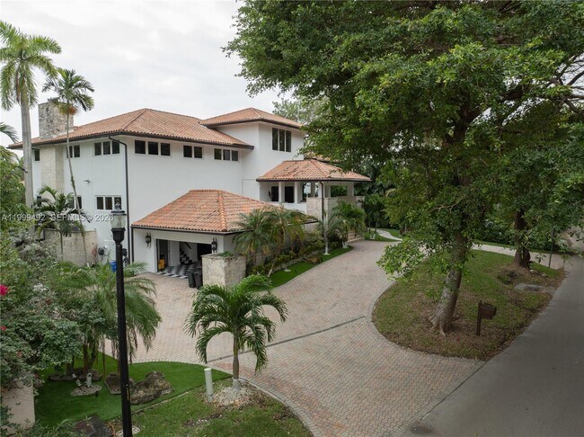 Building Photo - 7125 Los Pinos Blvd