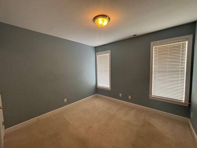 Building Photo - 3 Bed 2 Bath Home on Greenville Loop