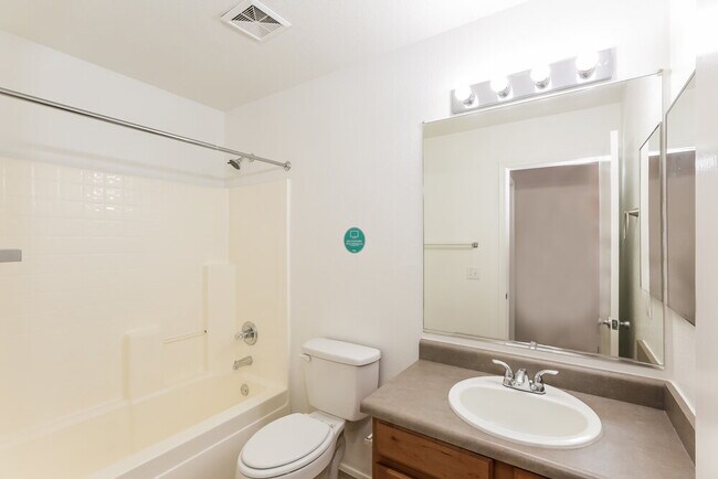 Building Photo - 2213 E 35th Ave