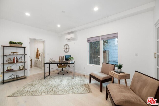 Building Photo - 157 Hart Ave