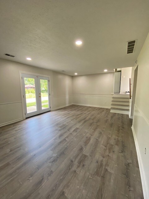 Building Photo - 3914 Baymeadow Dr