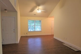 Building Photo - 312 Sprucewood Ct