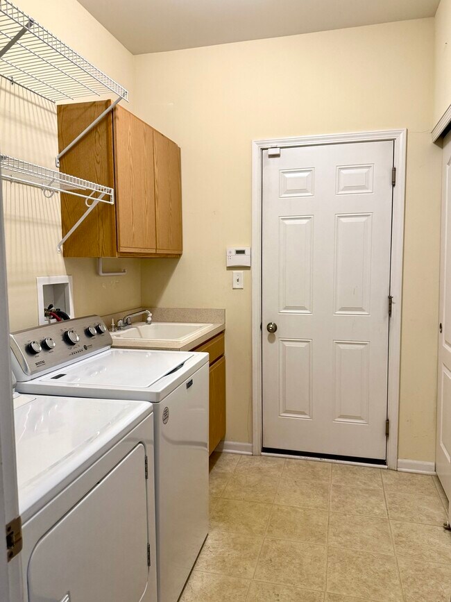 Building Photo - 738 Spires Dr