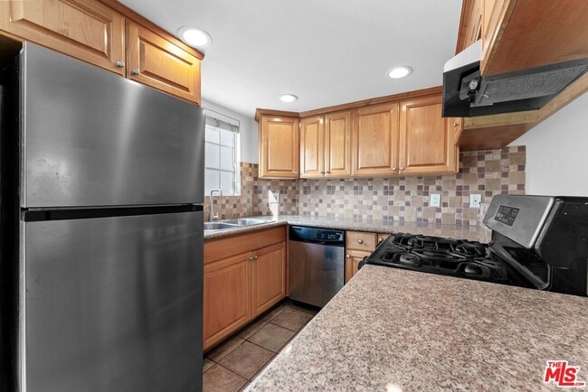 Building Photo - 361 Salem St