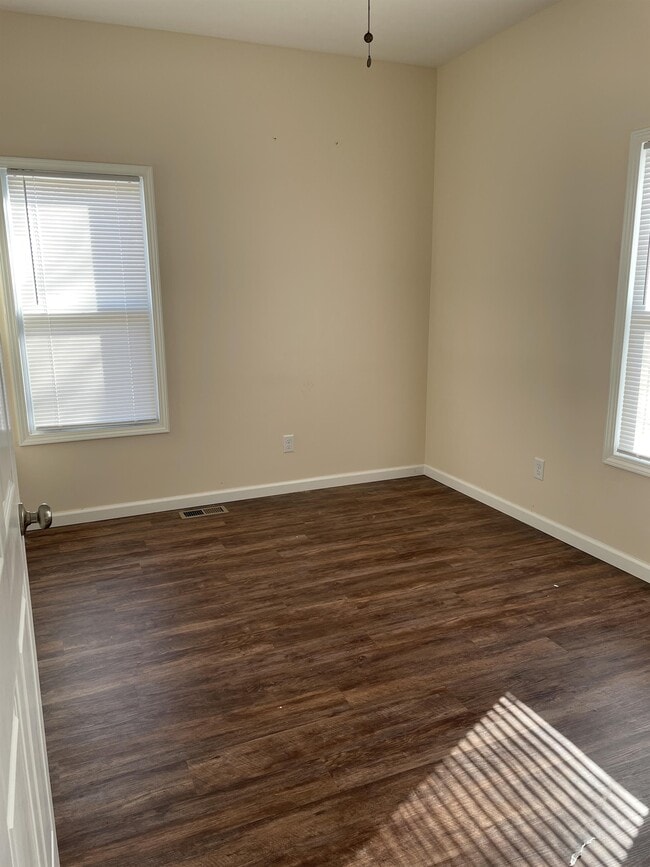 Building Photo - 300 W 5th St