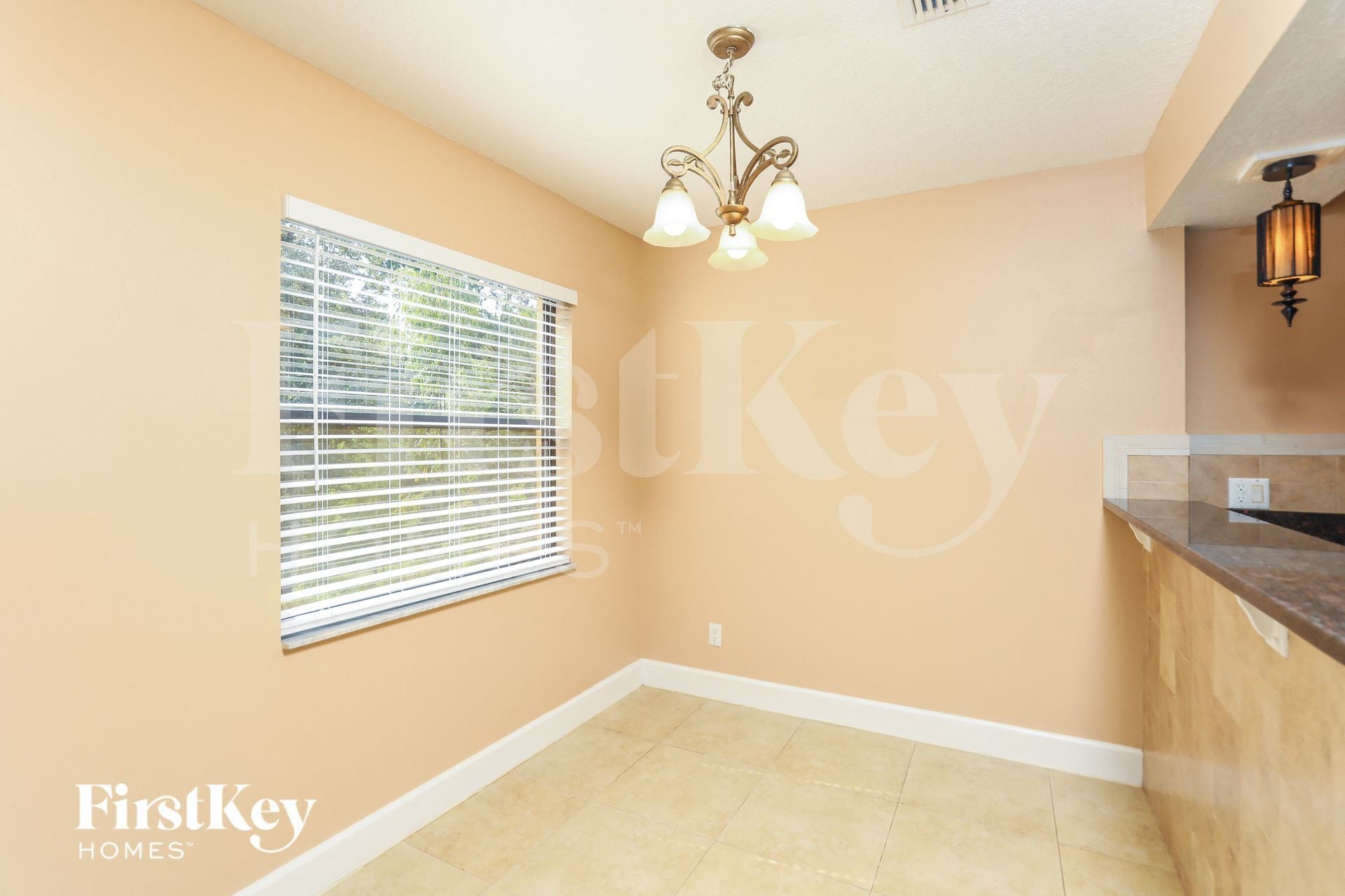 Building Photo - 988 Glenview Cir