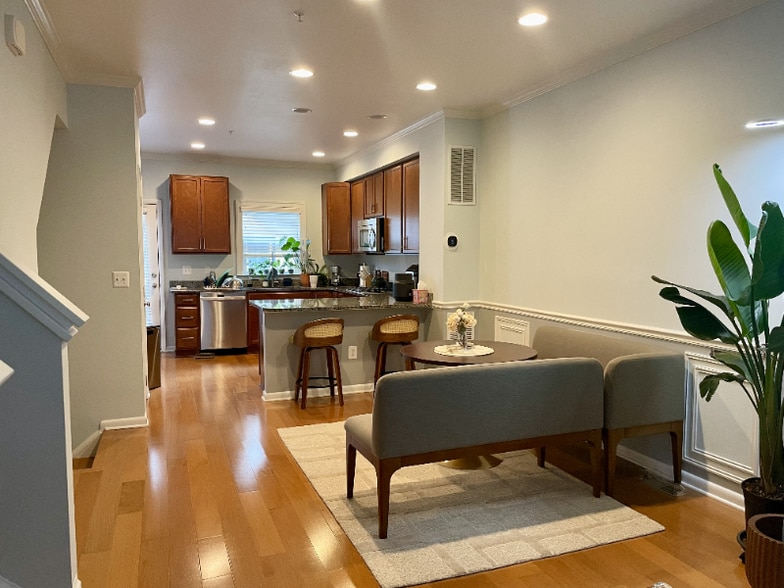 Building Photo - 5705 45th Ave