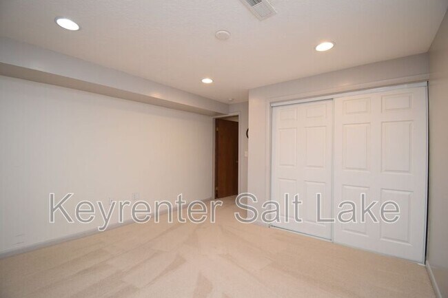 Building Photo - 1632 E 4190 S