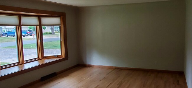 Living Room - 715 Dutton St
