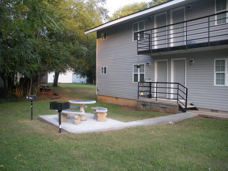 Building Photo - 17 David St