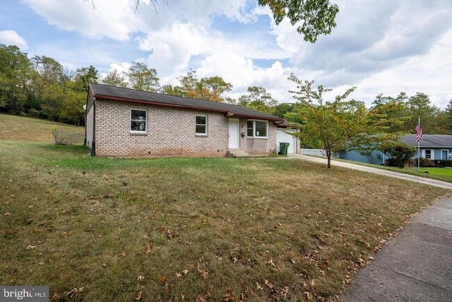 Building Photo - 3748 Tudor Dr