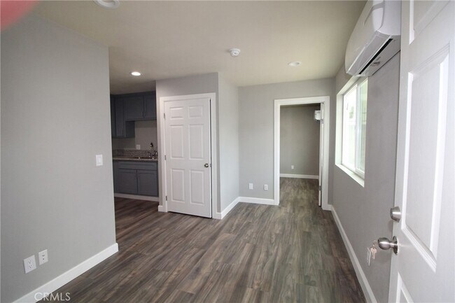 Building Photo - 4986 Southern Ave