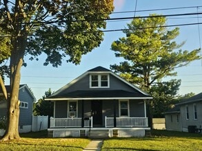 Building Photo - 135 Pine St