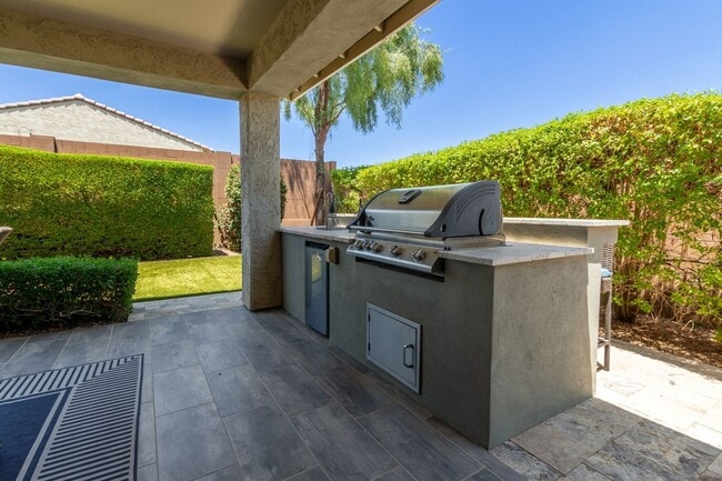 Building Photo - Spacious 4BR House in Goodyear