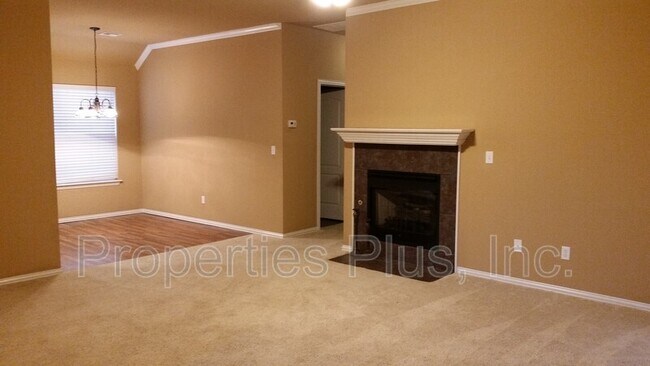 Building Photo - 9805 E 108th Ct N