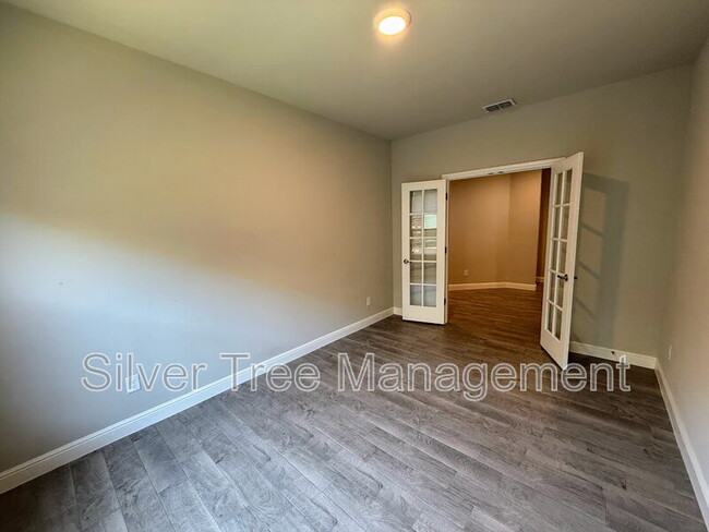 Building Photo - 10921 Rockchapel Dr