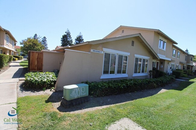 Primary Photo - $2,895 Cute cozy 2/1 Condominium in South ...